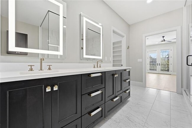 Building Photo - 5133 Fifth Ave