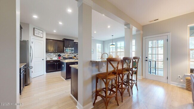 Building Photo - 205 Willow Ridge Dr