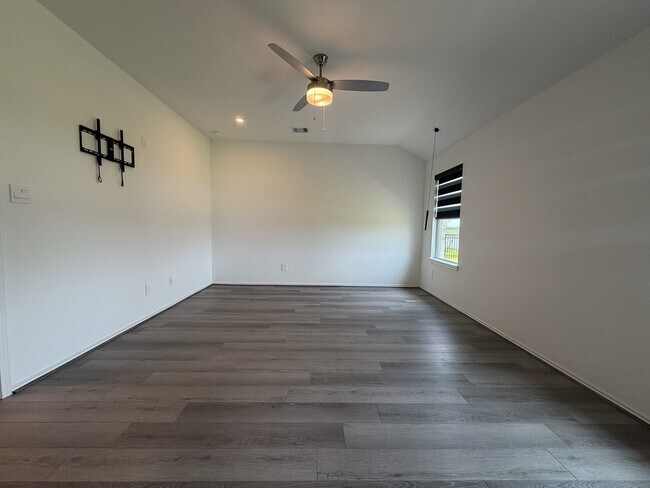 Building Photo - 3101 Emerald Ocean Dr