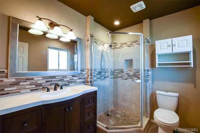 Building Photo - 4925 Hackamore Dr N