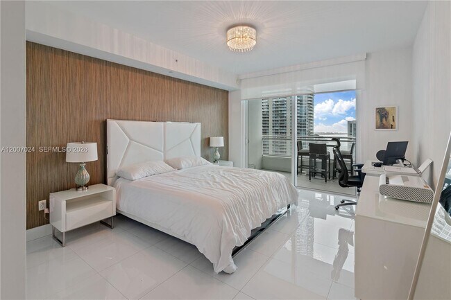 Building Photo - 1080 Brickell Ave