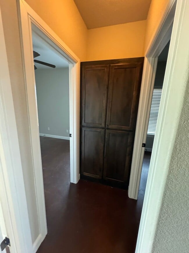 Building Photo - 3/2 in BROCK ISD - LAWN CARE INCLUDED - Pe...