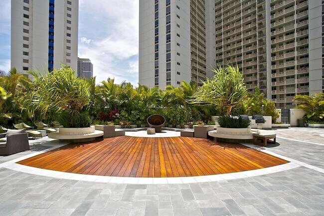 Building Photo - Allure Waikiki - 2 bedroom, 2 bath with 1 ...