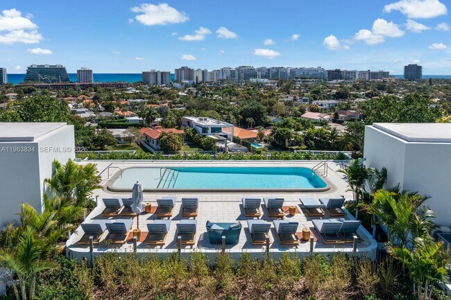 Building Photo - 9221 E Bay Harbor Dr