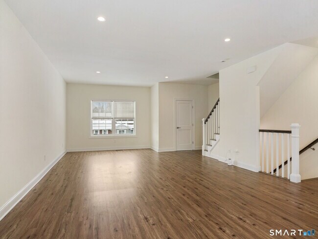 Building Photo - 6 Beacon Square