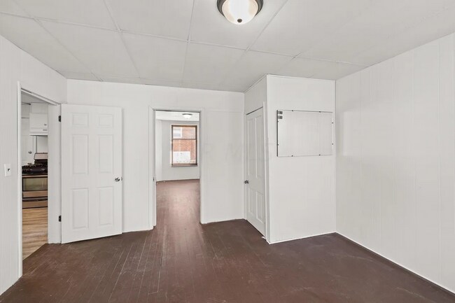 Building Photo - Marion - Triplex