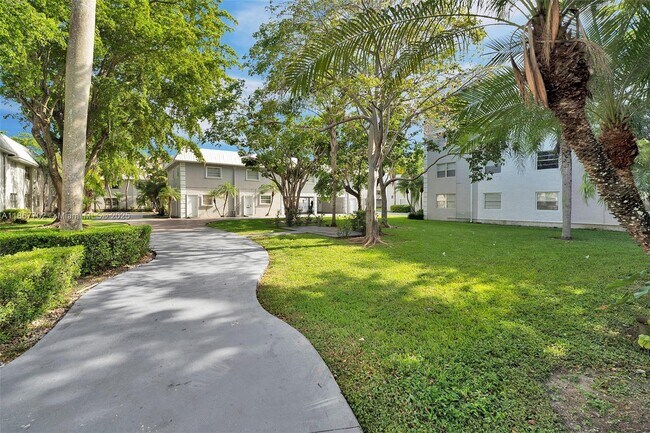 Building Photo - 17255 SW 95th Ave