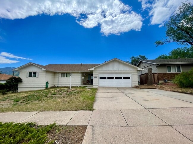 Primary Photo - Furnished 3 bedroom/2bath close to Garden ...