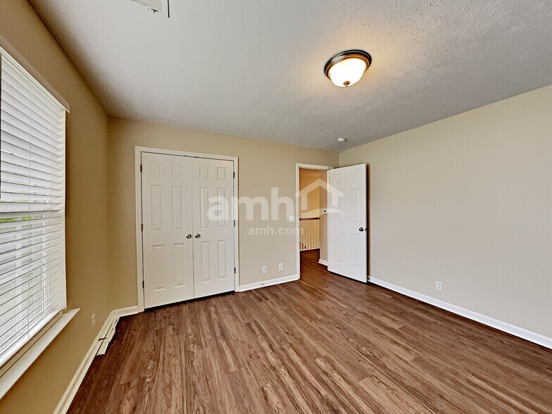 Building Photo - 7409 Campton Rd