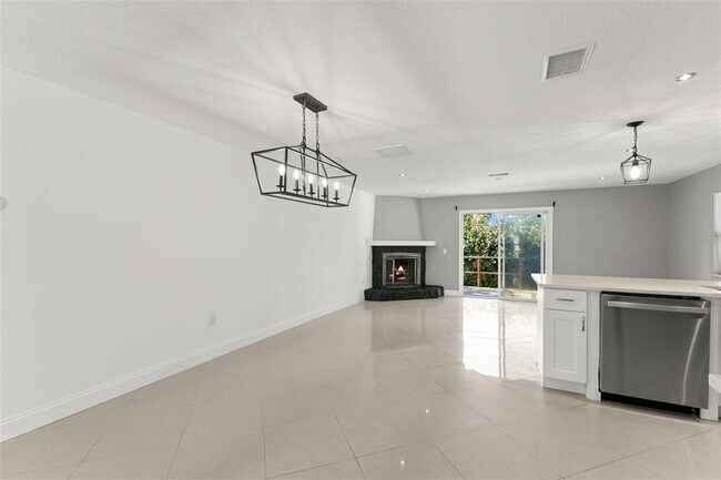 Building Photo - 4426 Helena St NE