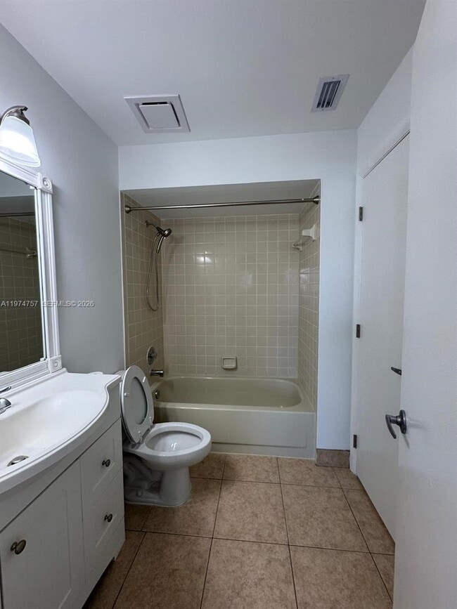 Building Photo - 5763 N Park Rd