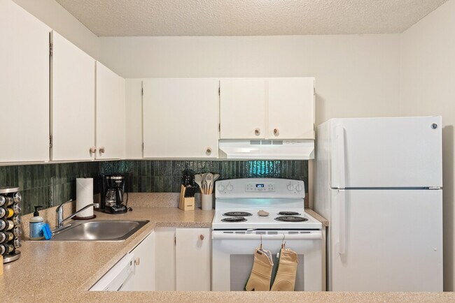 Building Photo - 6630 SW Capitol Hwy