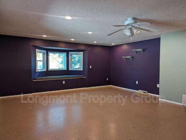 Building Photo - 305 Cottonwood Ct