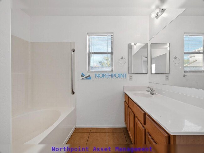 Building Photo - 4BR/2BA | Newly Renovated Single Family Home | 2-Car Covered Parking | Large Yard in Phoenix!