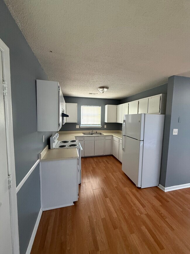 Building Photo - Platinum House LLC