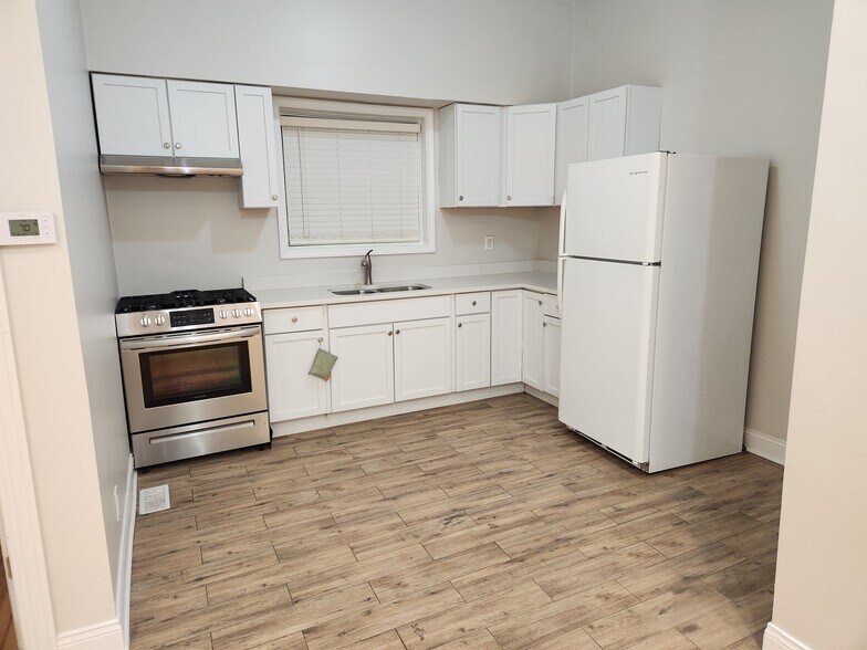 Building Photo - 2656 S Kolin Ave