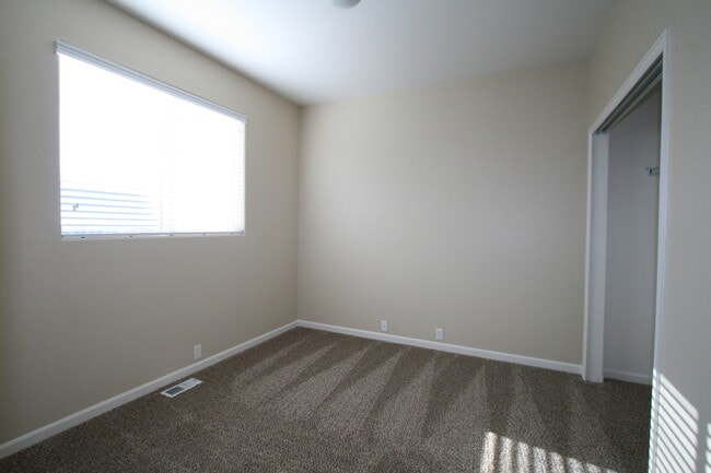 Building Photo - True one-level living home near trails and...