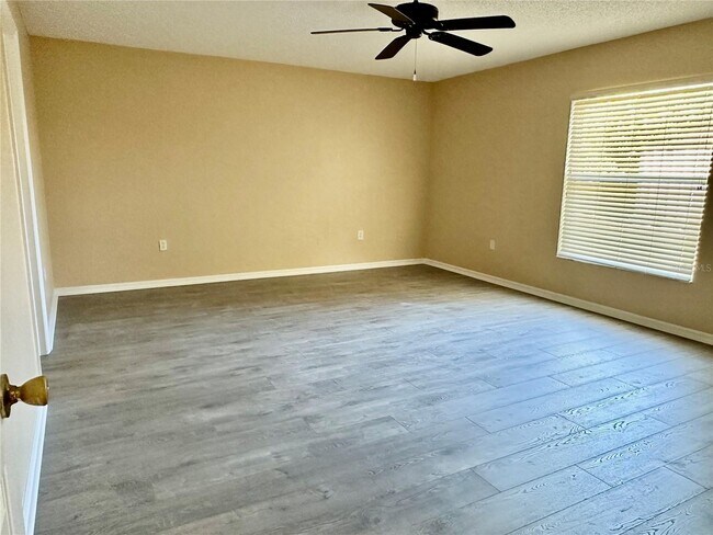 Building Photo - 536 Lakeview Dr