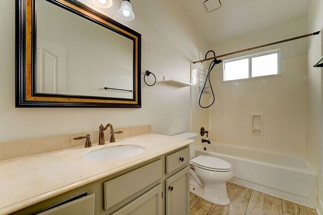 Building Photo - READY TO VIEW NOW! Stunning 3 Bed 2 Bath H...