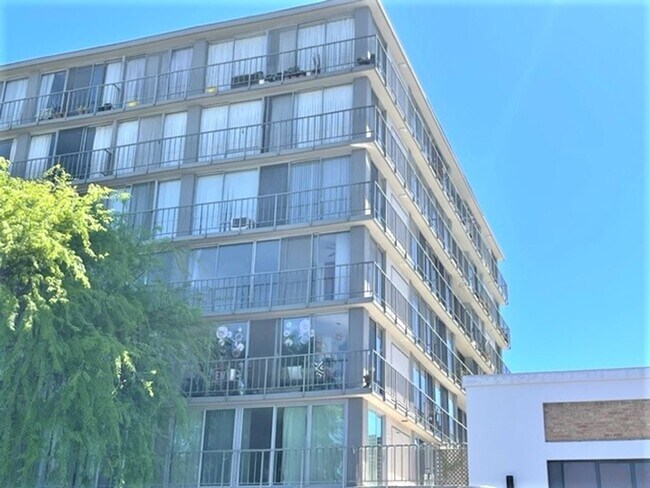Primary Photo - DOWNTOWN LONG BEACH 2BR/2BA CONDO ON 4TH F...