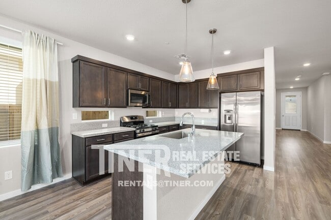 Building Photo - 4224 Roanne Wy