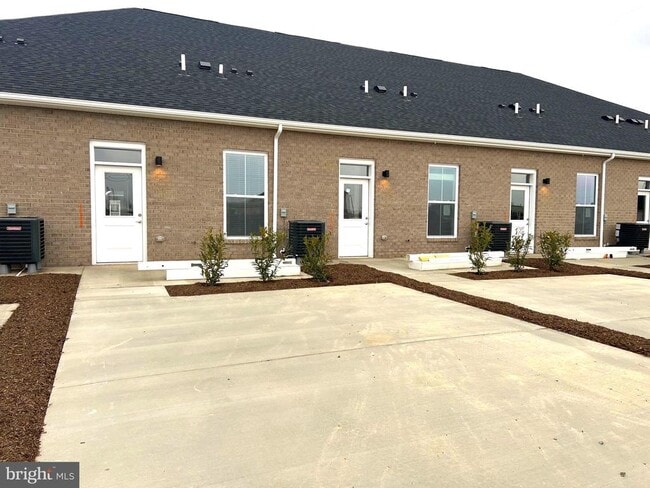 Building Photo - 13 Lockwood Dr