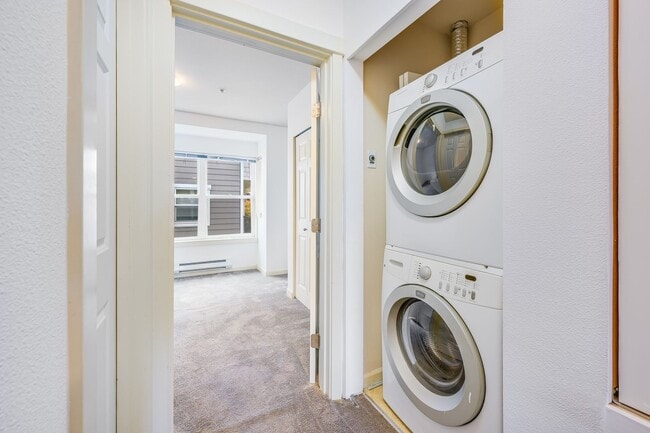 Building Photo - Cozy contemporary condo offers tranquility and convenience close to Columbia City.