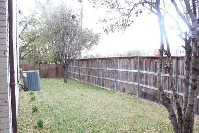 Building Photo - 2 Bedroom, 2.5 Bath, Water Included in Rent!