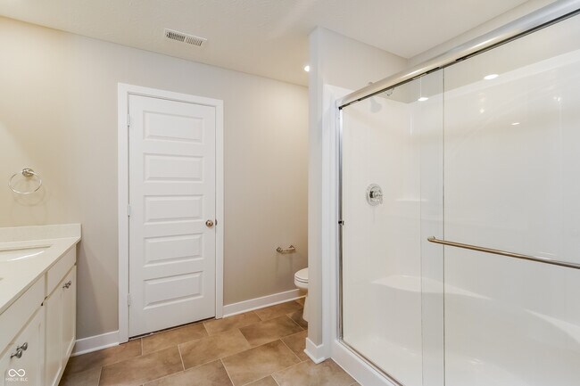 Building Photo - 9237 Larson Dr