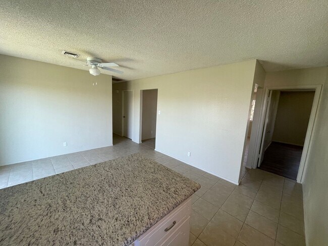 Building Photo - 4 bedroom Home in Yuma Valley for Rent!