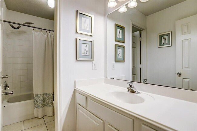 Building Photo - 12230 Cypress Shores Dr