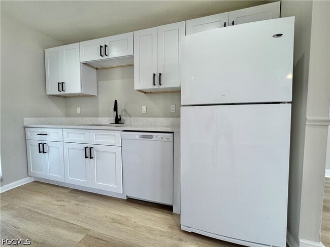 Building Photo - 7346 Captiva Blvd