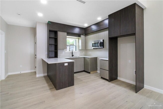 Building Photo - 16 May St