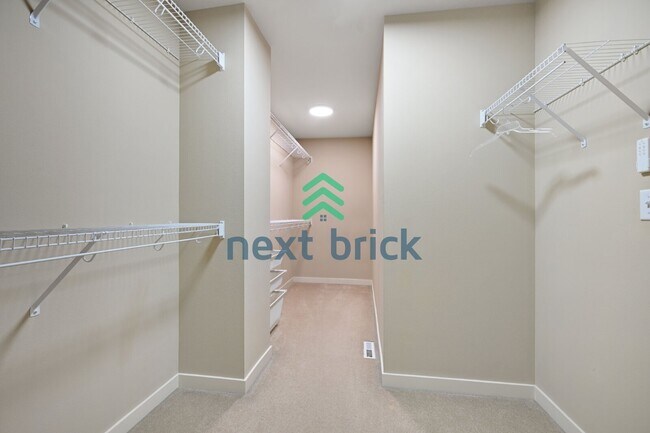 Building Photo - Spacious 4-Bed Home with 2.5 Baths in Beautiful Snoqualmie - 2,460 Sq. Ft. of Comfort Awaits!