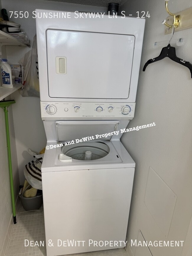 Building Photo - 7550 Sunshine Skyway Ln S