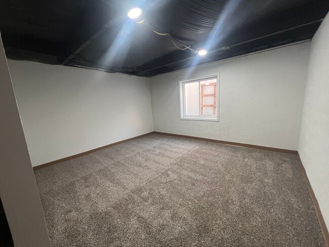 Building Photo - Spacious 5 Bedroom, 3 Bath Home with finished basement – Near Merdian and Pawnee – Available Now!