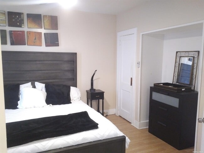 Building Photo - 164-03 119th Ave