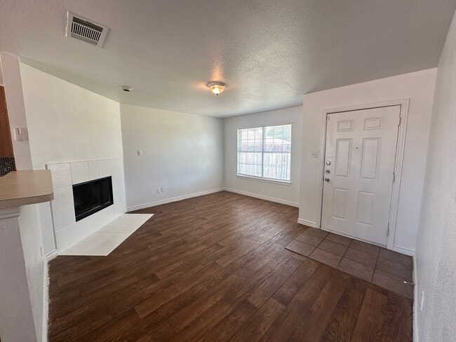 Building Photo - Wonderful 3-Bedroom Dallas Home For Rent!!