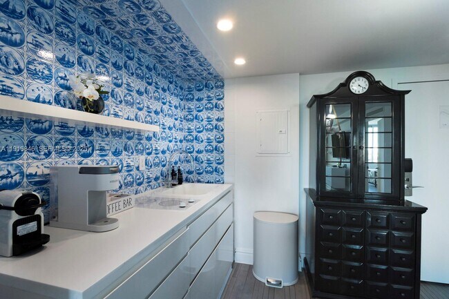 Building Photo - 1100 West Ave