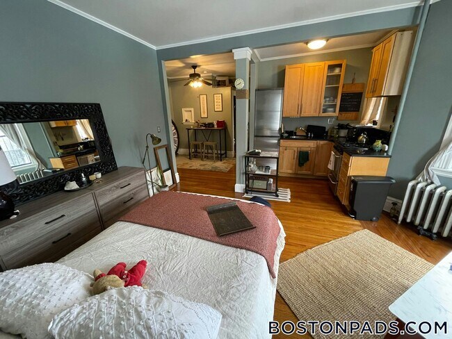 Building Photo - 64 Charlesgate E