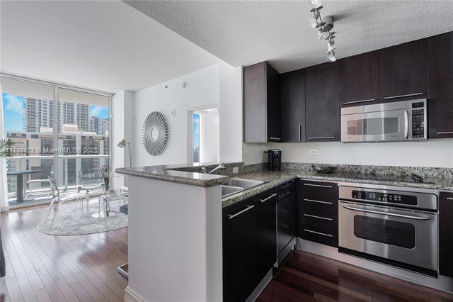 Building Photo - 6515 Collins Ave