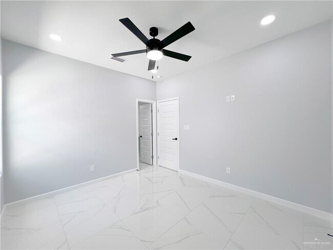 Building Photo - 913 N Woodson Ave