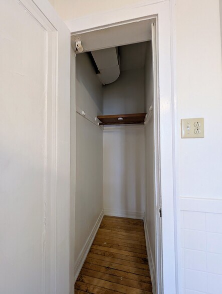 Back Bedroom Closet - 3508 W Dickens Ave