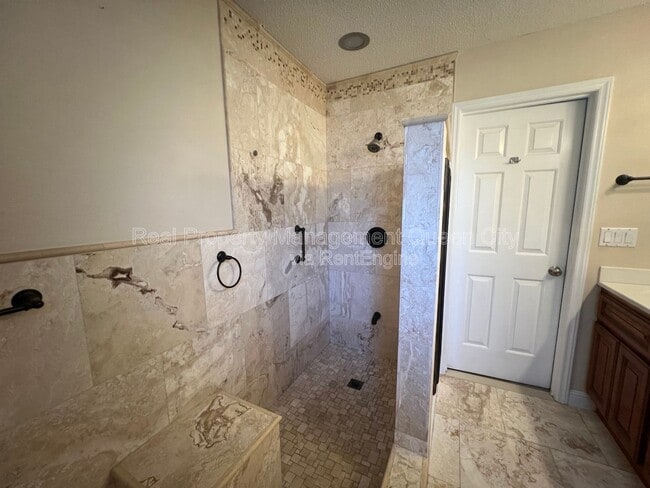 Building Photo - 3910 Armitage Dr