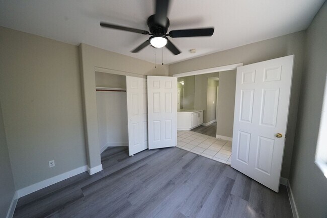 Building Photo - SHOWINGS AVAILABLE NOW