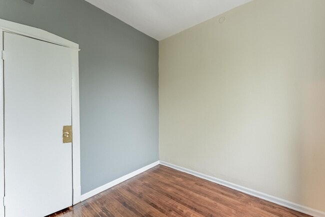 Building Photo - 1426 S Avers Ave