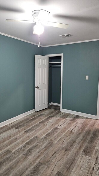 Building Photo - 165 Friendship Cir