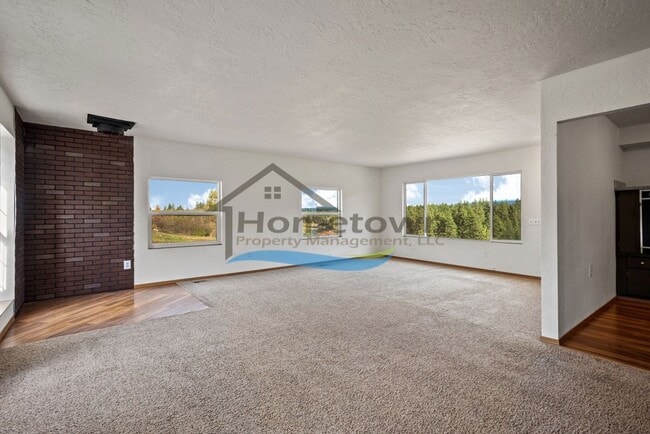 Building Photo - Post Falls Riverfront Home!