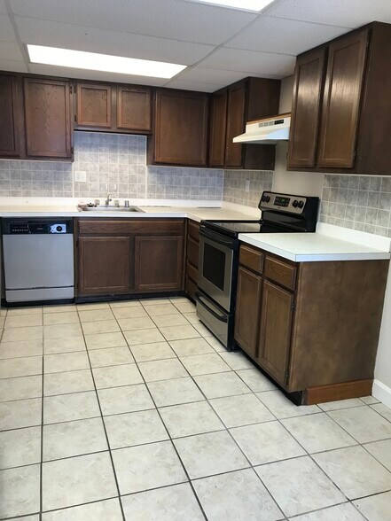 Building Photo - 907 Cobble Creek Curv