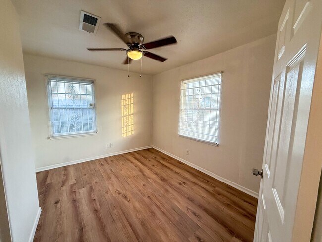 Building Photo - 4235 Dacca Dr